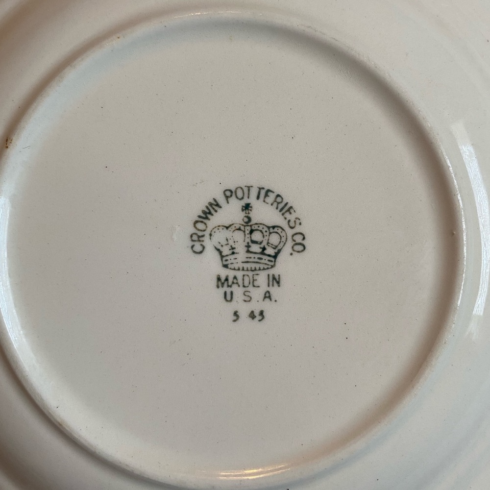 💝 Crown Potteries Co. Small 7-inch Vintage Plate with Rose Pattern - Picture 2 of 9